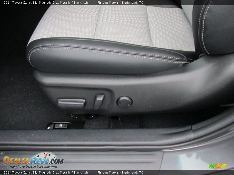 2014 Toyota Camry SE Magnetic Gray Metallic / Black/Ash Photo #24
