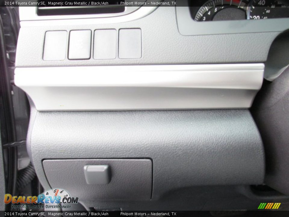 2014 Toyota Camry SE Magnetic Gray Metallic / Black/Ash Photo #32
