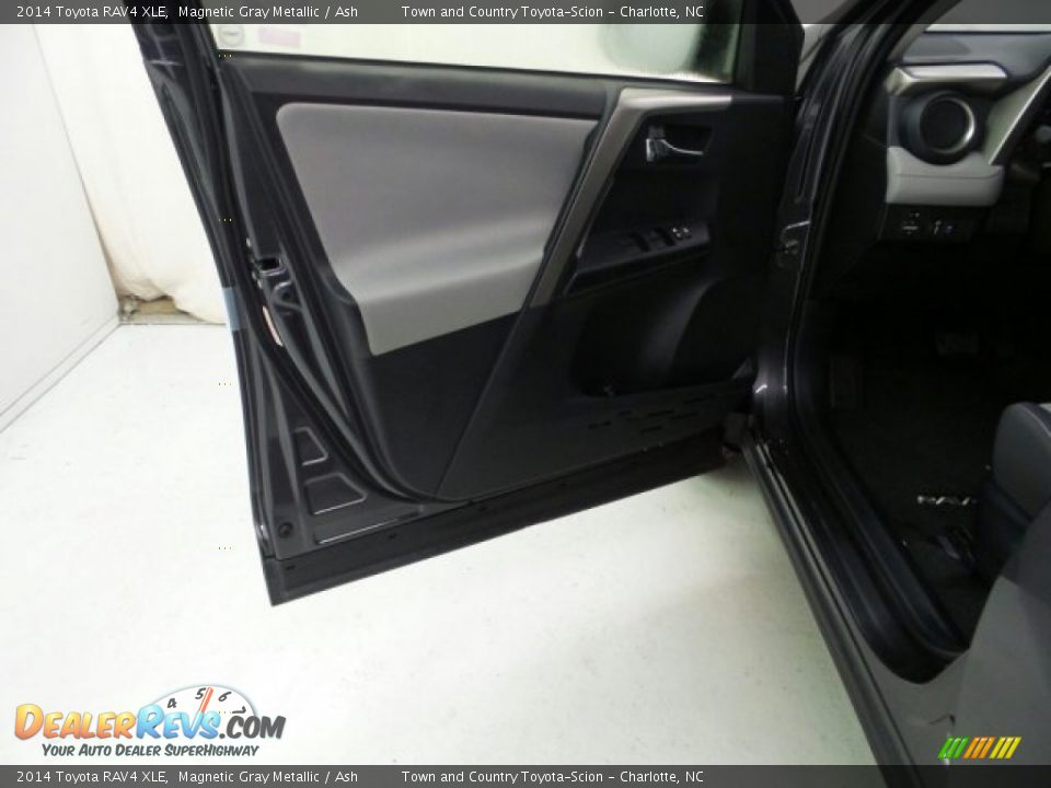 2014 Toyota RAV4 XLE Magnetic Gray Metallic / Ash Photo #12