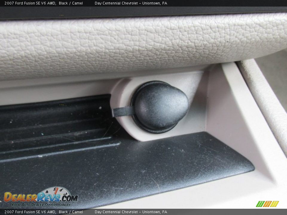 2007 Ford Fusion SE V6 AWD Black / Camel Photo #36