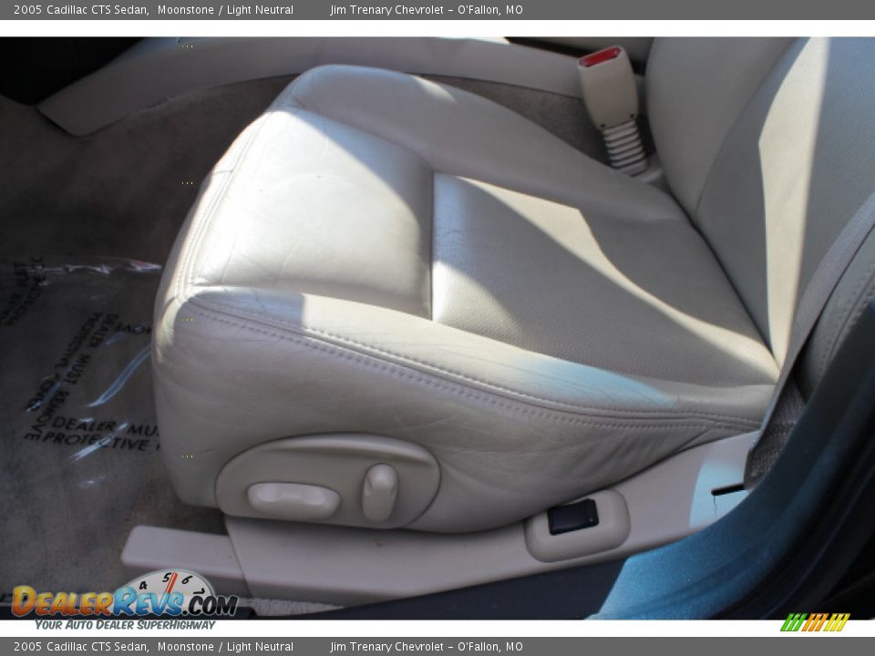 2005 Cadillac CTS Sedan Moonstone / Light Neutral Photo #16