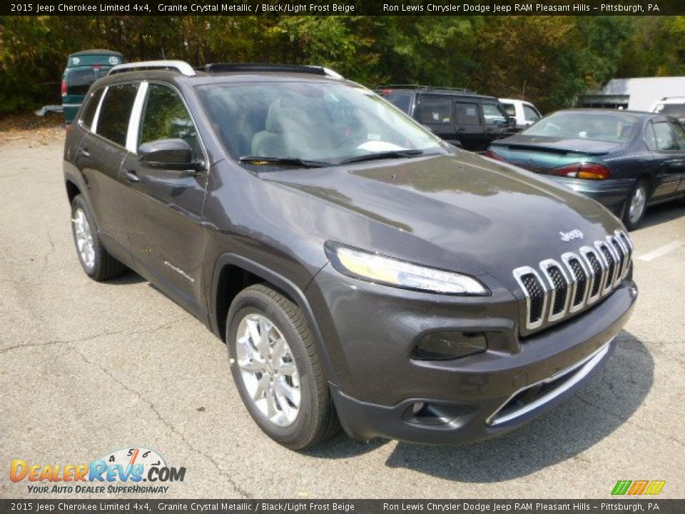 Front 3/4 View of 2015 Jeep Cherokee Limited 4x4 Photo #7