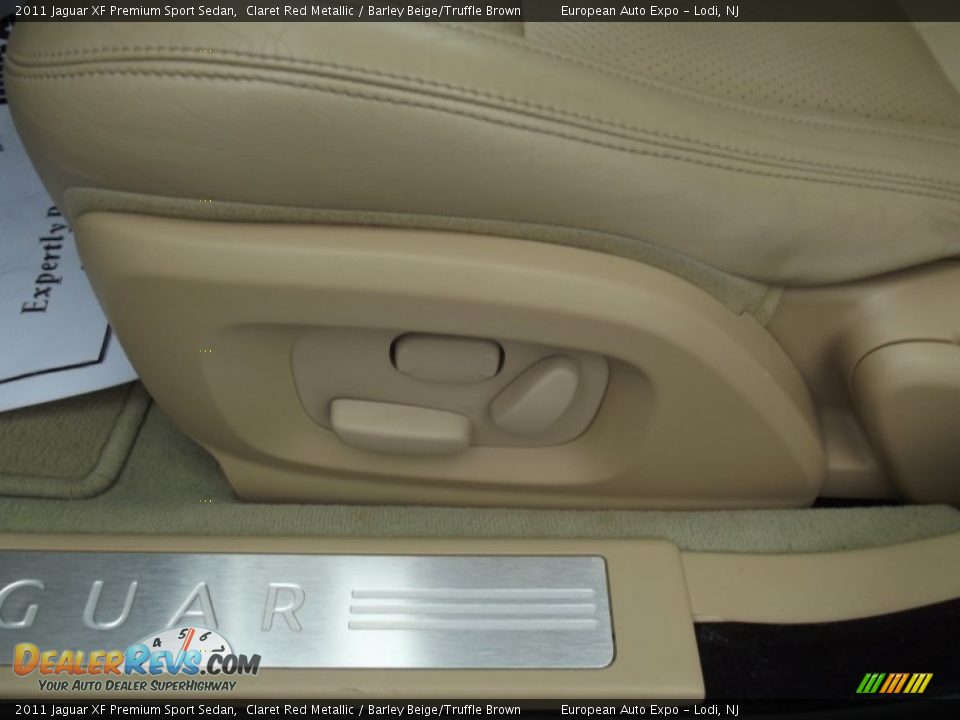 2011 Jaguar XF Premium Sport Sedan Claret Red Metallic / Barley Beige/Truffle Brown Photo #21