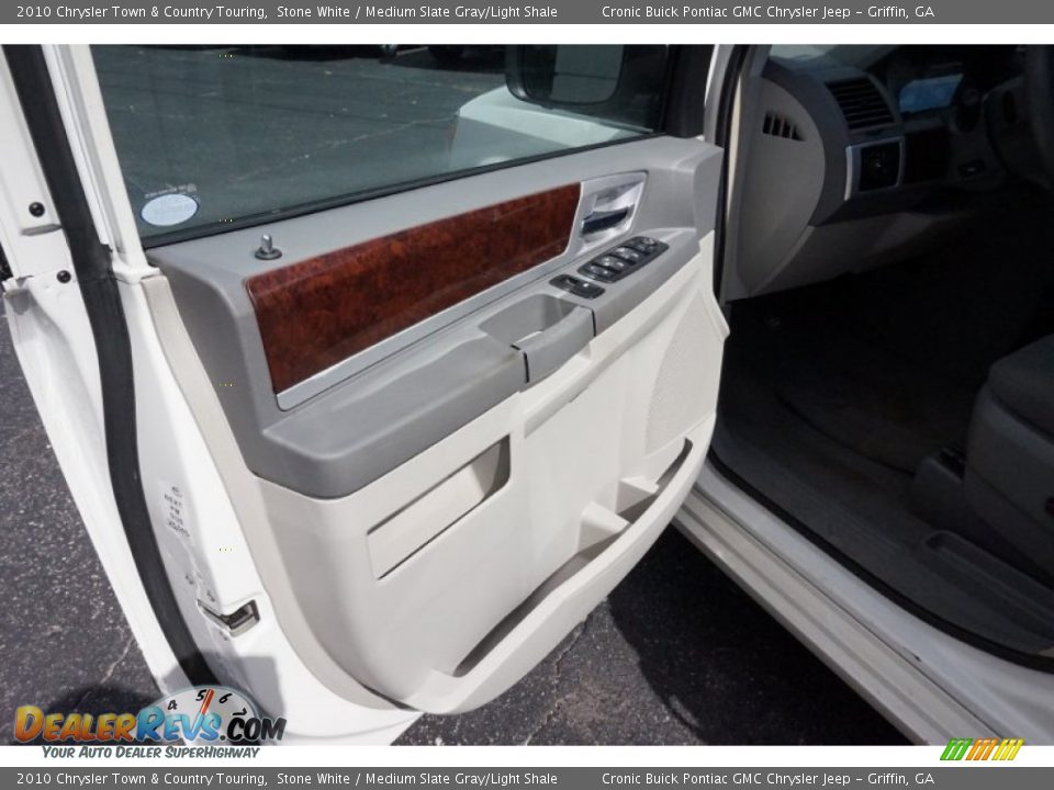 2010 Chrysler Town & Country Touring Stone White / Medium Slate Gray/Light Shale Photo #11