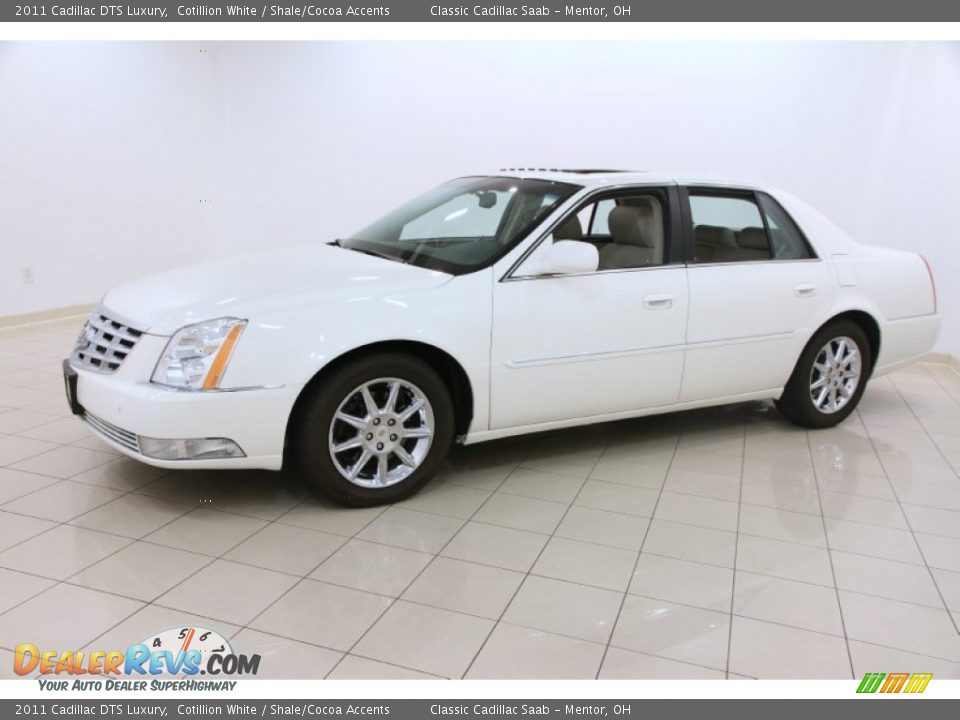 Front 3/4 View of 2011 Cadillac DTS Luxury Photo #3