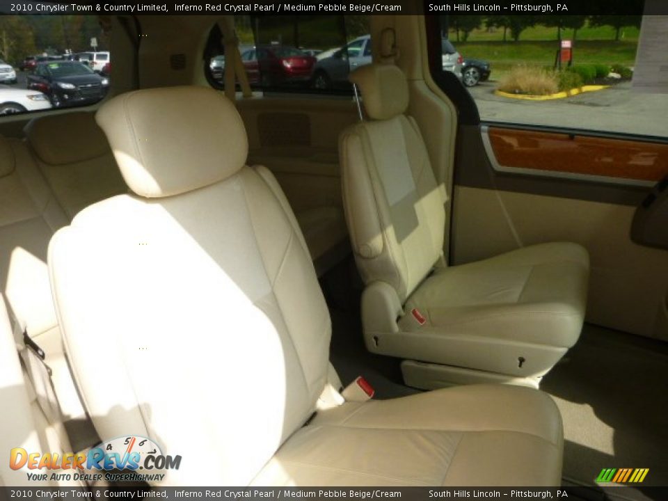 2010 Chrysler Town & Country Limited Inferno Red Crystal Pearl / Medium Pebble Beige/Cream Photo #13