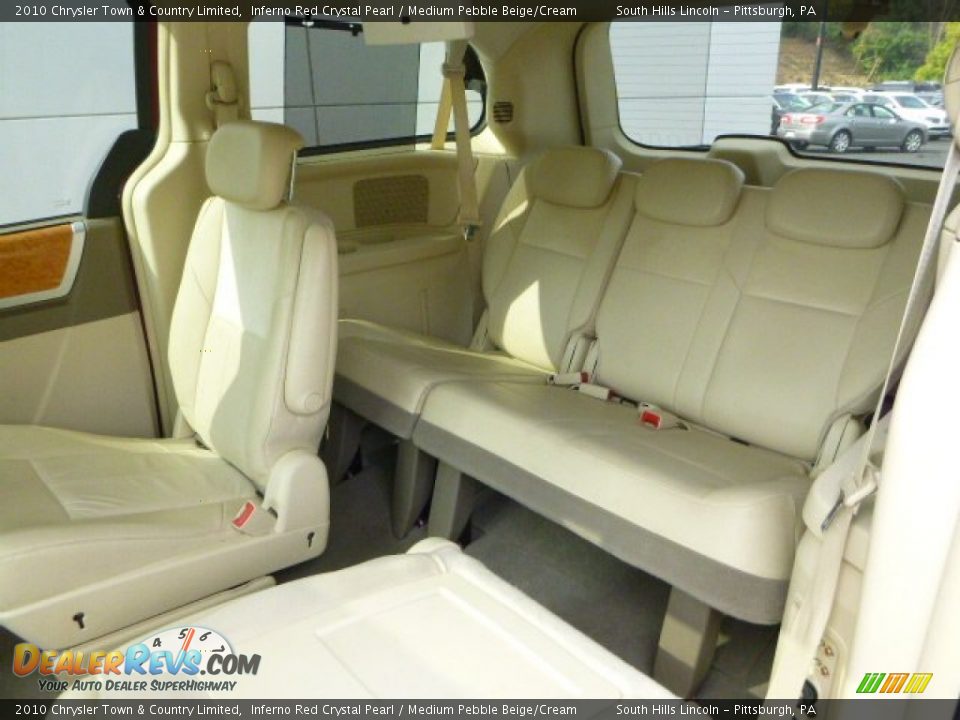 2010 Chrysler Town & Country Limited Inferno Red Crystal Pearl / Medium Pebble Beige/Cream Photo #17