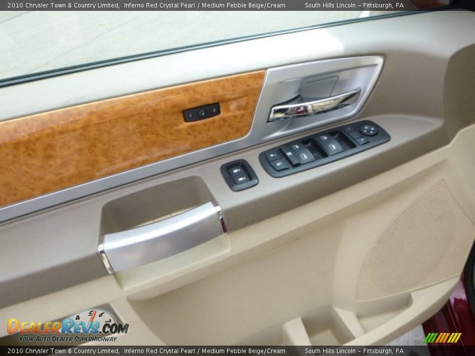2010 Chrysler Town & Country Limited Inferno Red Crystal Pearl / Medium Pebble Beige/Cream Photo #19