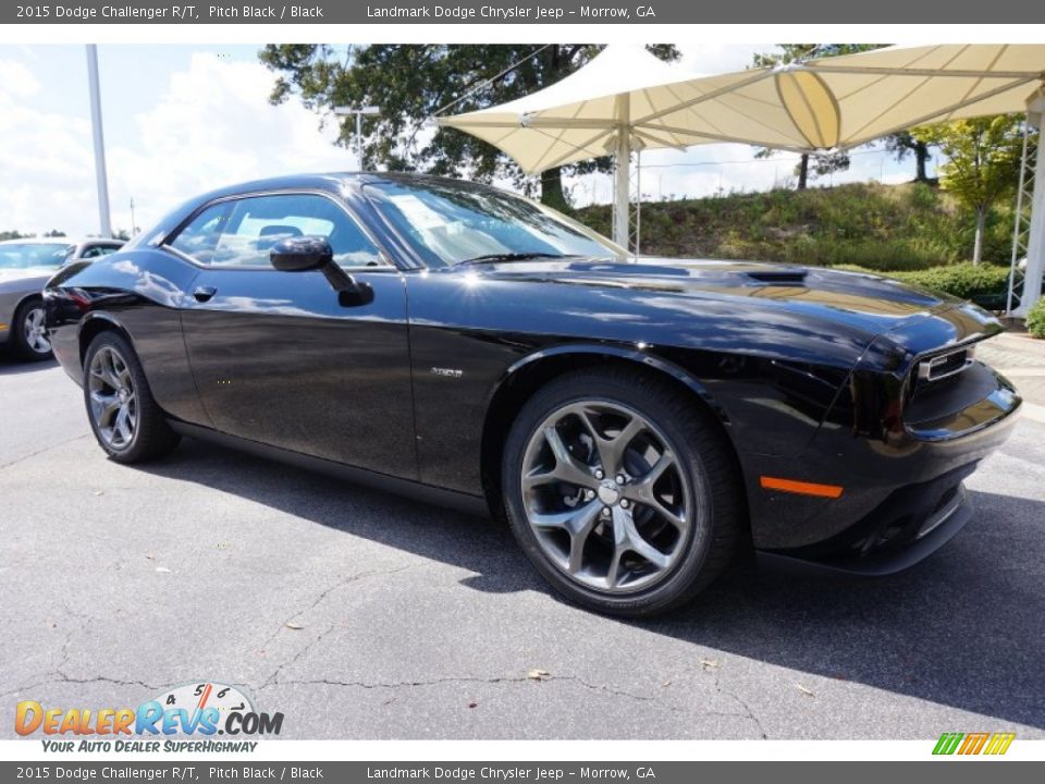 Front 3/4 View of 2015 Dodge Challenger R/T Photo #4