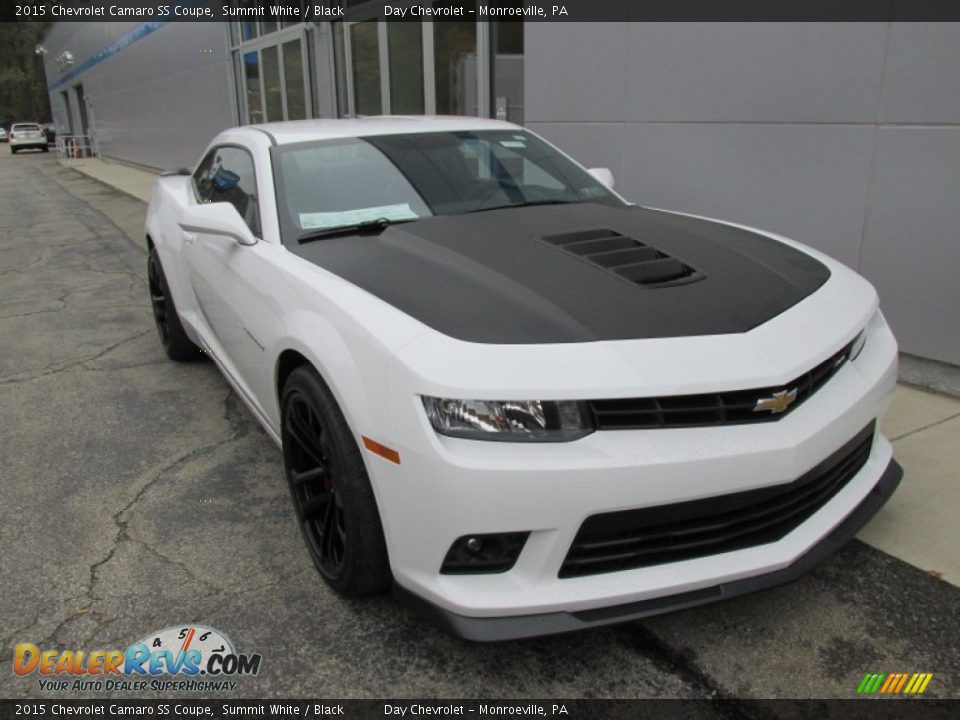 Front 3/4 View of 2015 Chevrolet Camaro SS Coupe Photo #9