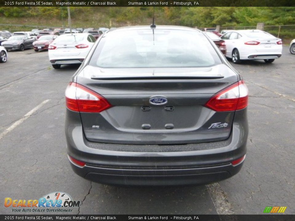 2015 Ford Fiesta SE Sedan Magnetic Metallic / Charcoal Black Photo #3