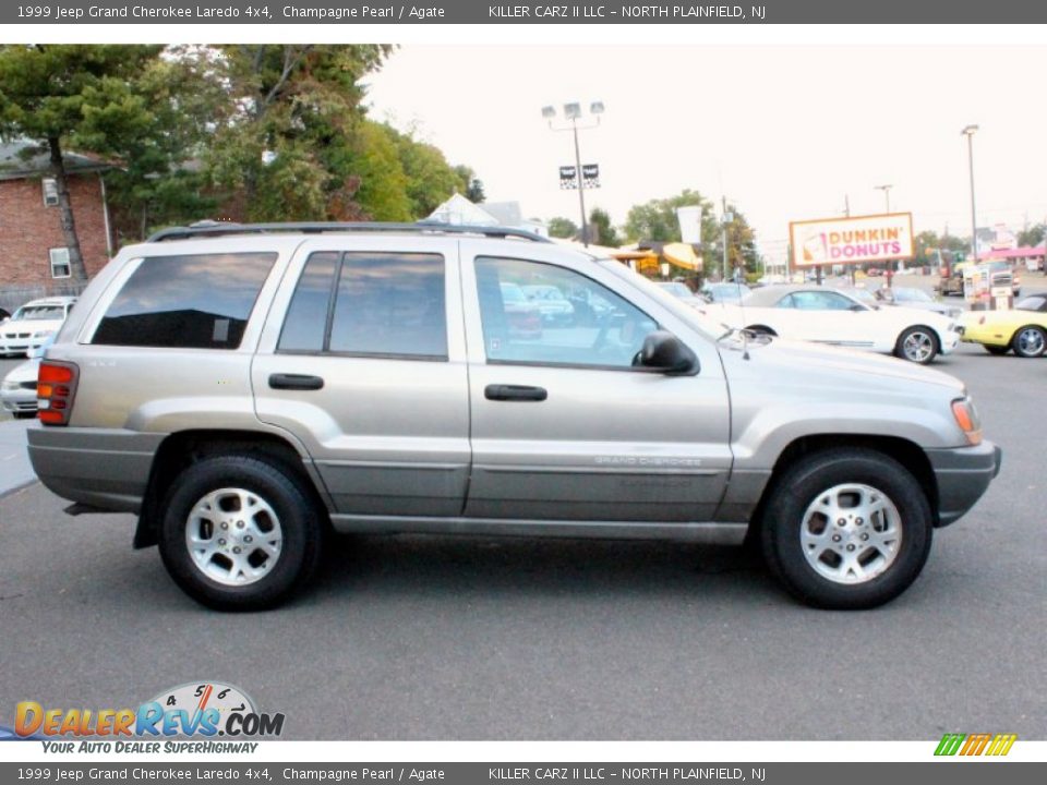 1999 Jeep Grand Cherokee Laredo 4x4 Champagne Pearl / Agate Photo #10
