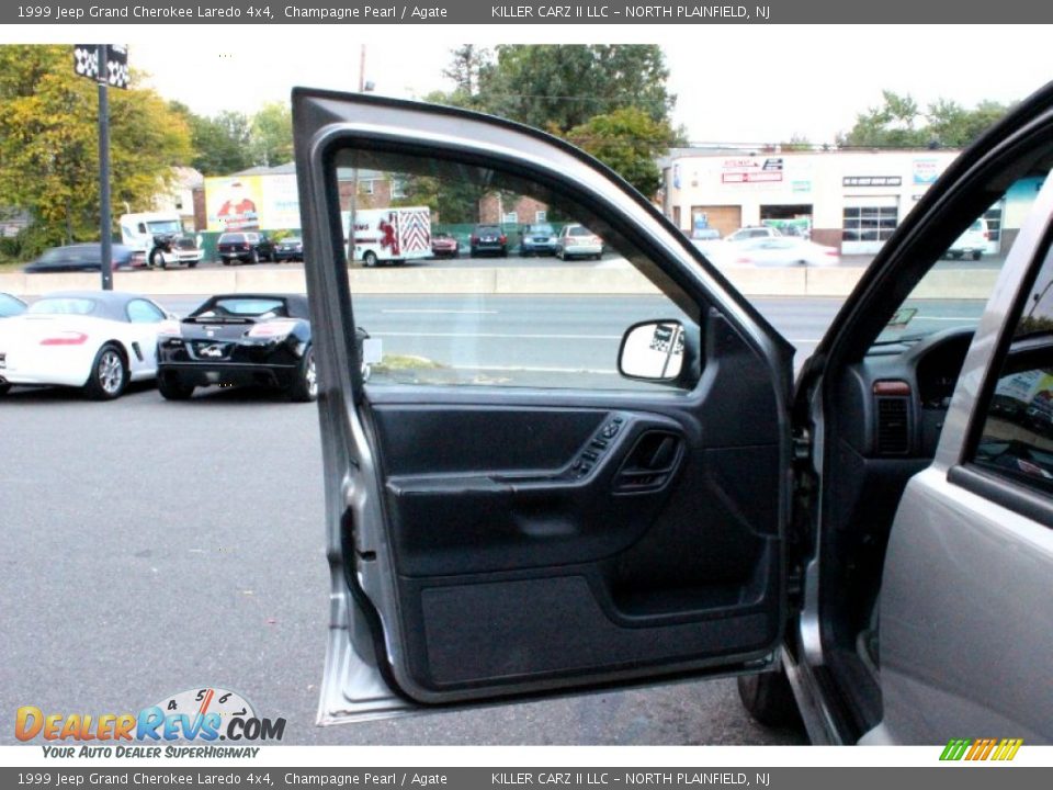 1999 Jeep Grand Cherokee Laredo 4x4 Champagne Pearl / Agate Photo #11