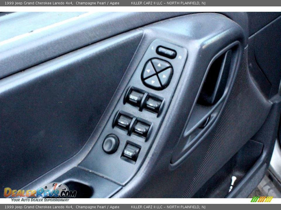 1999 Jeep Grand Cherokee Laredo 4x4 Champagne Pearl / Agate Photo #12