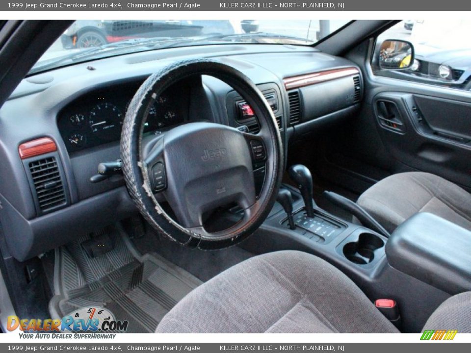 1999 Jeep Grand Cherokee Laredo 4x4 Champagne Pearl / Agate Photo #14