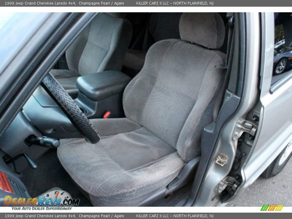 1999 Jeep Grand Cherokee Laredo 4x4 Champagne Pearl / Agate Photo #15