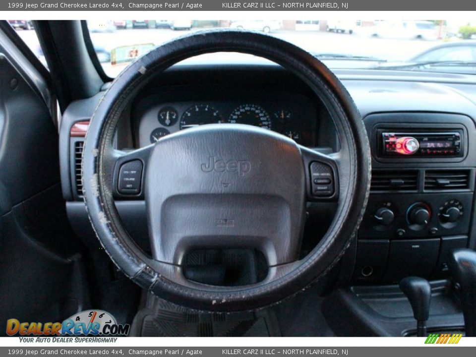 1999 Jeep Grand Cherokee Laredo 4x4 Champagne Pearl / Agate Photo #16