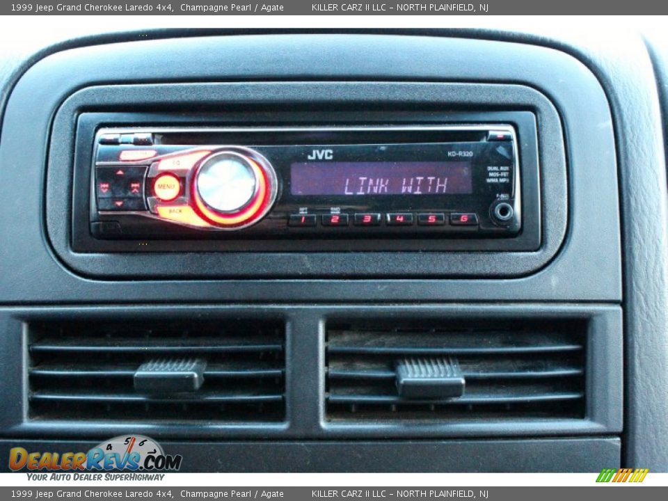 1999 Jeep Grand Cherokee Laredo 4x4 Champagne Pearl / Agate Photo #17