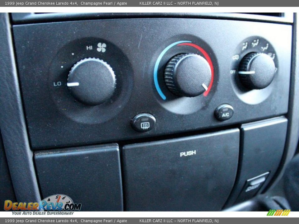 1999 Jeep Grand Cherokee Laredo 4x4 Champagne Pearl / Agate Photo #18