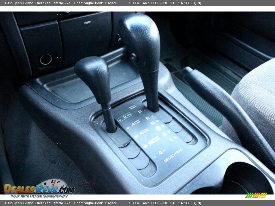 1999 Jeep Grand Cherokee Laredo 4x4 Champagne Pearl / Agate Photo #19