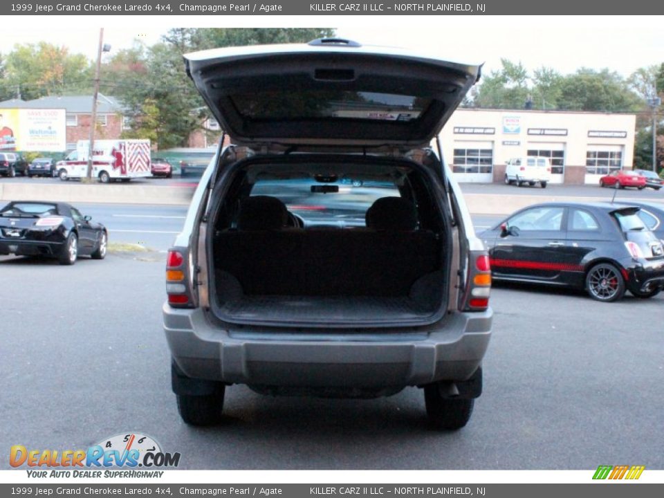 1999 Jeep Grand Cherokee Laredo 4x4 Champagne Pearl / Agate Photo #23