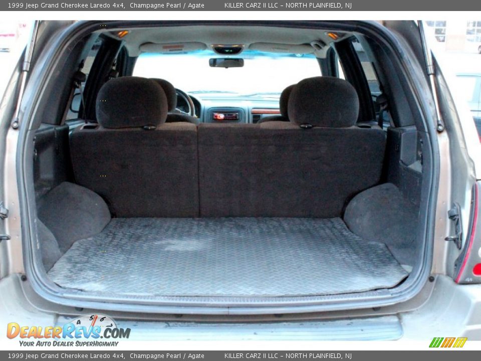 1999 Jeep Grand Cherokee Laredo 4x4 Champagne Pearl / Agate Photo #24