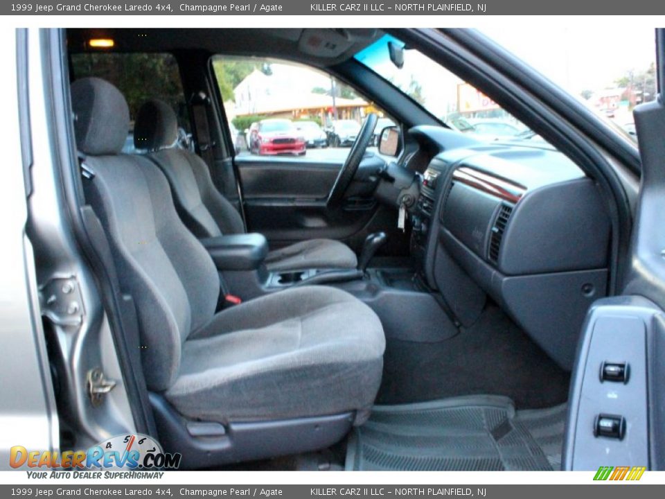 1999 Jeep Grand Cherokee Laredo 4x4 Champagne Pearl / Agate Photo #25