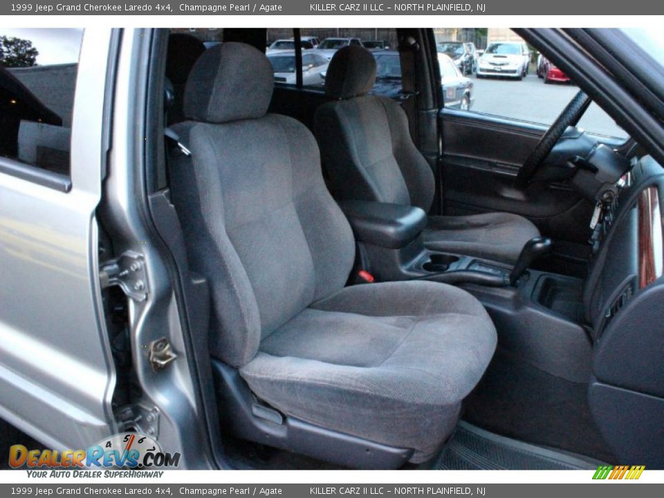 1999 Jeep Grand Cherokee Laredo 4x4 Champagne Pearl / Agate Photo #27