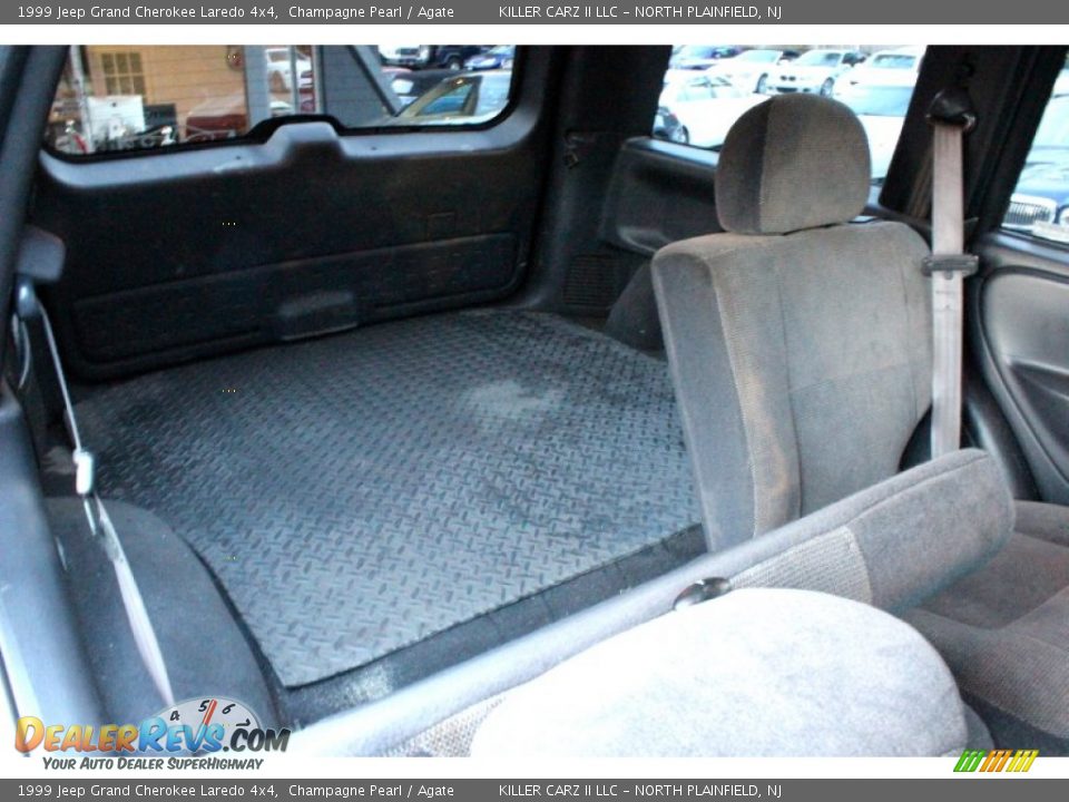 1999 Jeep Grand Cherokee Laredo 4x4 Champagne Pearl / Agate Photo #30