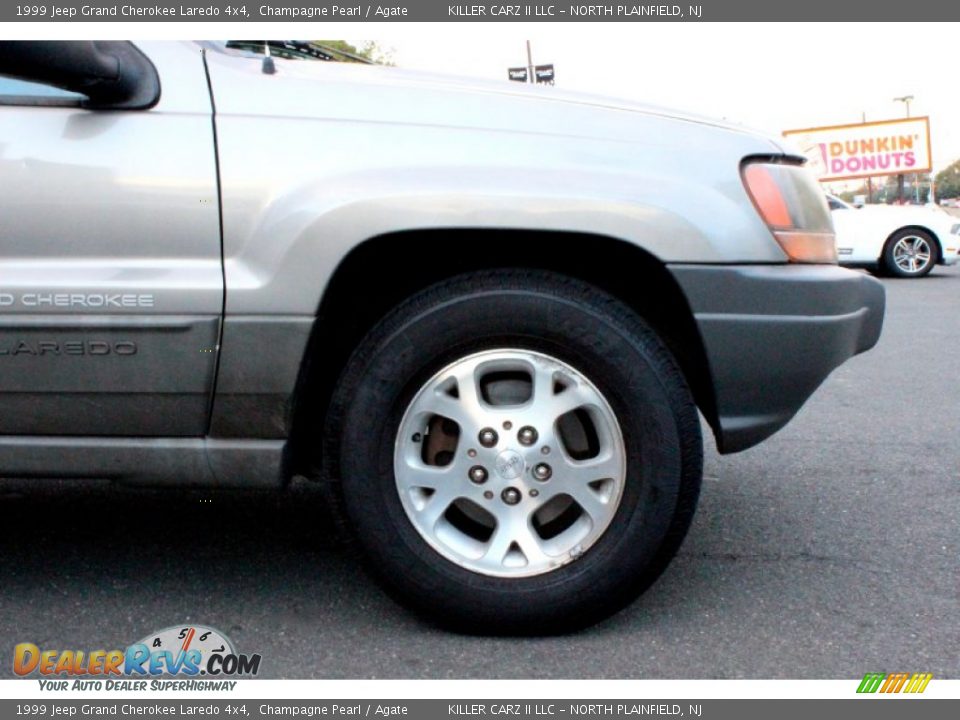 1999 Jeep Grand Cherokee Laredo 4x4 Champagne Pearl / Agate Photo #33