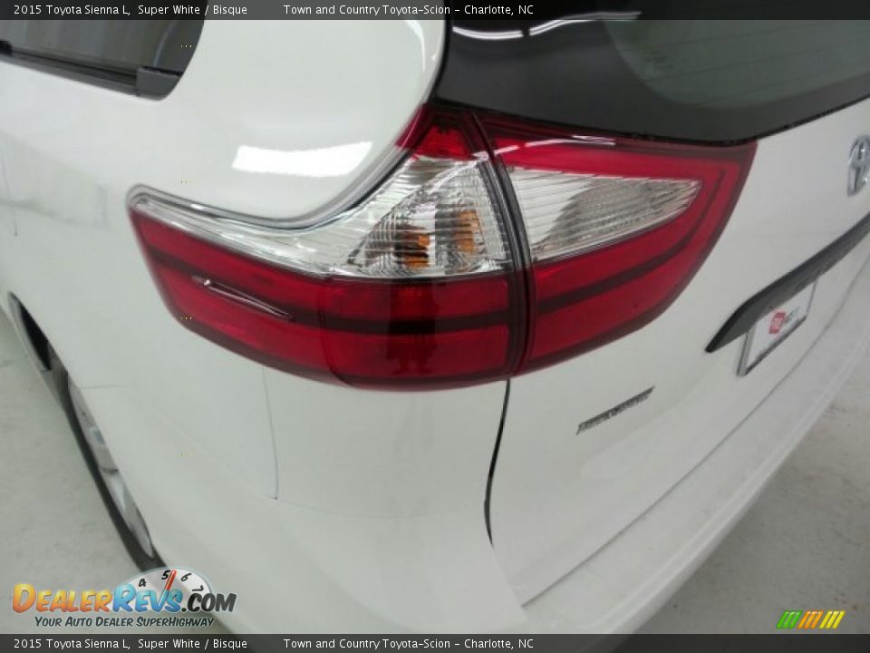 2015 Toyota Sienna L Super White / Bisque Photo #8