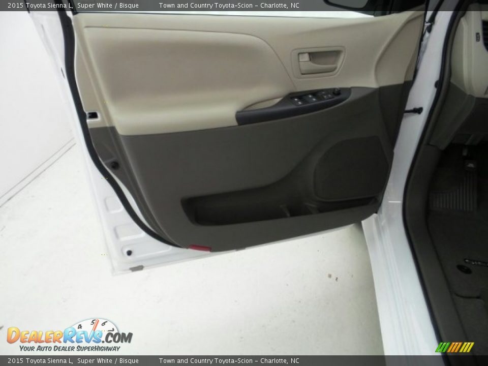 2015 Toyota Sienna L Super White / Bisque Photo #12