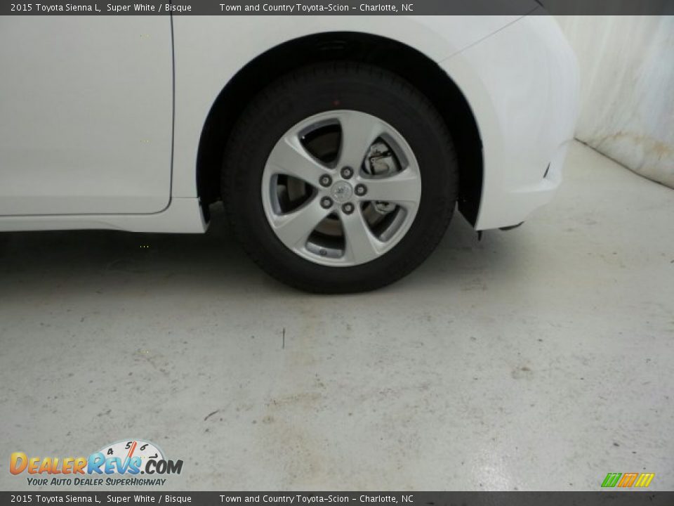 2015 Toyota Sienna L Super White / Bisque Photo #26