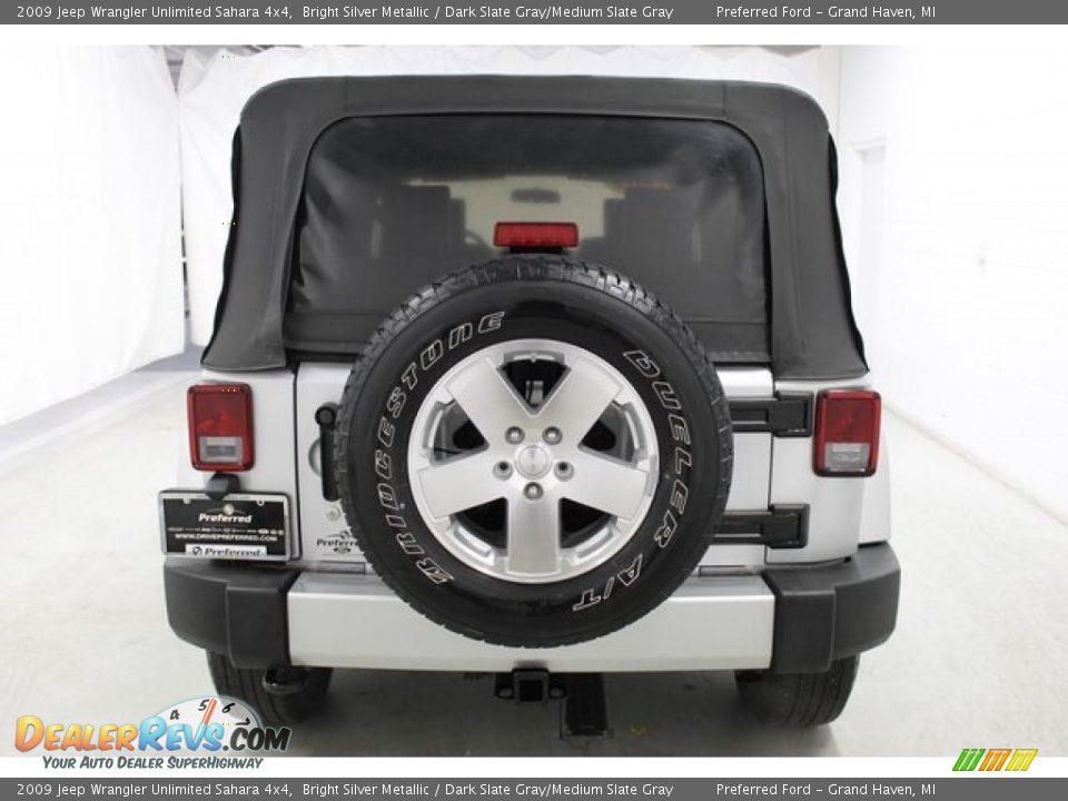 2009 Jeep Wrangler Unlimited Sahara 4x4 Bright Silver Metallic / Dark Slate Gray/Medium Slate Gray Photo #7