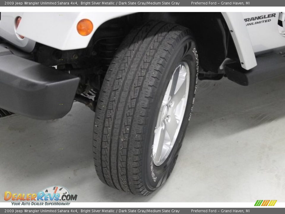 2009 Jeep Wrangler Unlimited Sahara 4x4 Bright Silver Metallic / Dark Slate Gray/Medium Slate Gray Photo #15