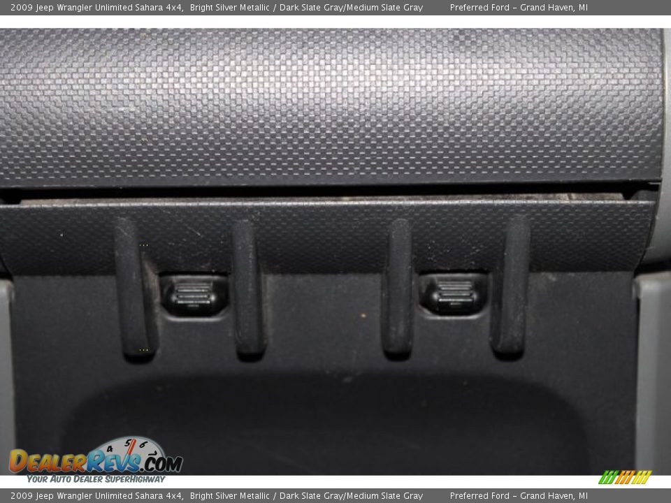 2009 Jeep Wrangler Unlimited Sahara 4x4 Bright Silver Metallic / Dark Slate Gray/Medium Slate Gray Photo #23