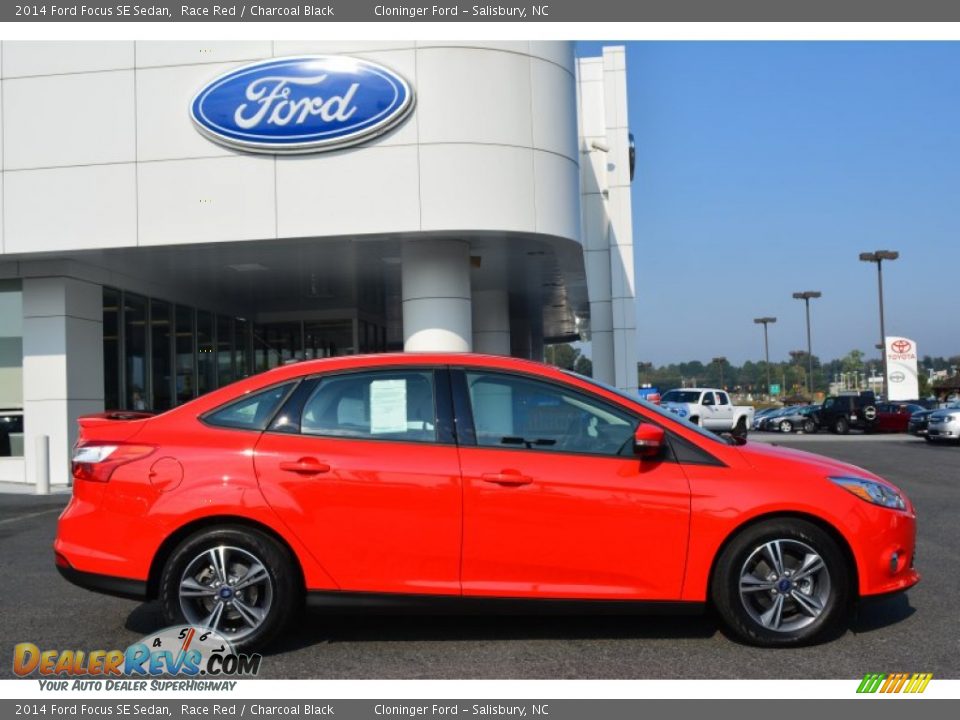 2014 Ford Focus SE Sedan Race Red / Charcoal Black Photo #2
