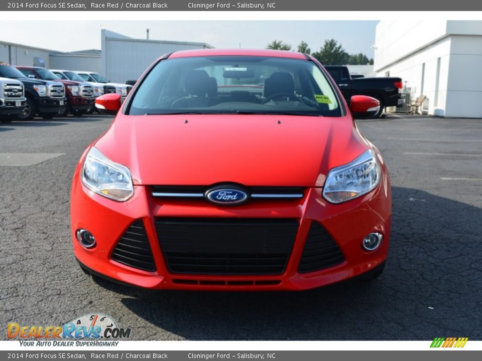 2014 Ford Focus SE Sedan Race Red / Charcoal Black Photo #4