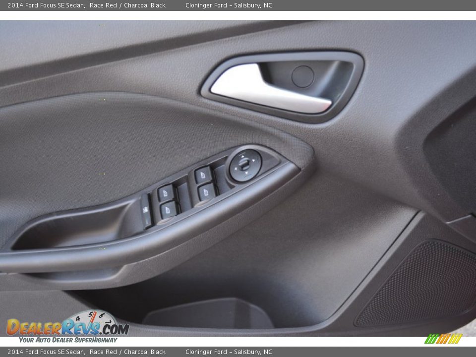 2014 Ford Focus SE Sedan Race Red / Charcoal Black Photo #5