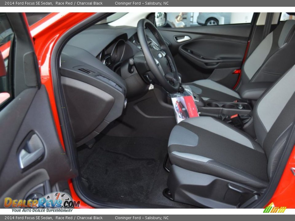 2014 Ford Focus SE Sedan Race Red / Charcoal Black Photo #6