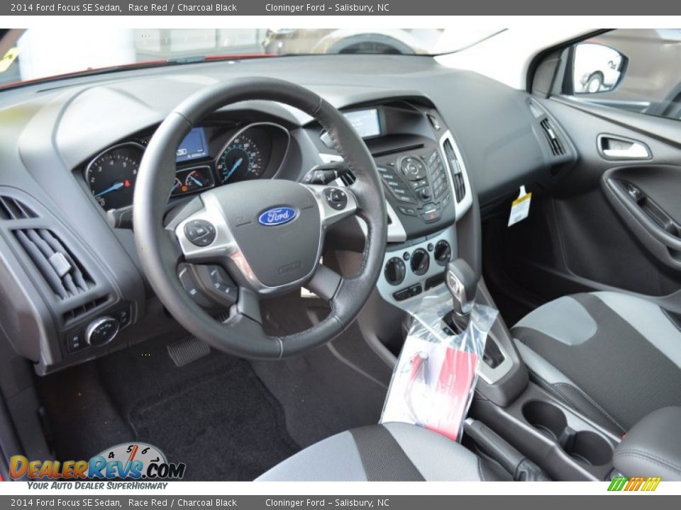 2014 Ford Focus SE Sedan Race Red / Charcoal Black Photo #7