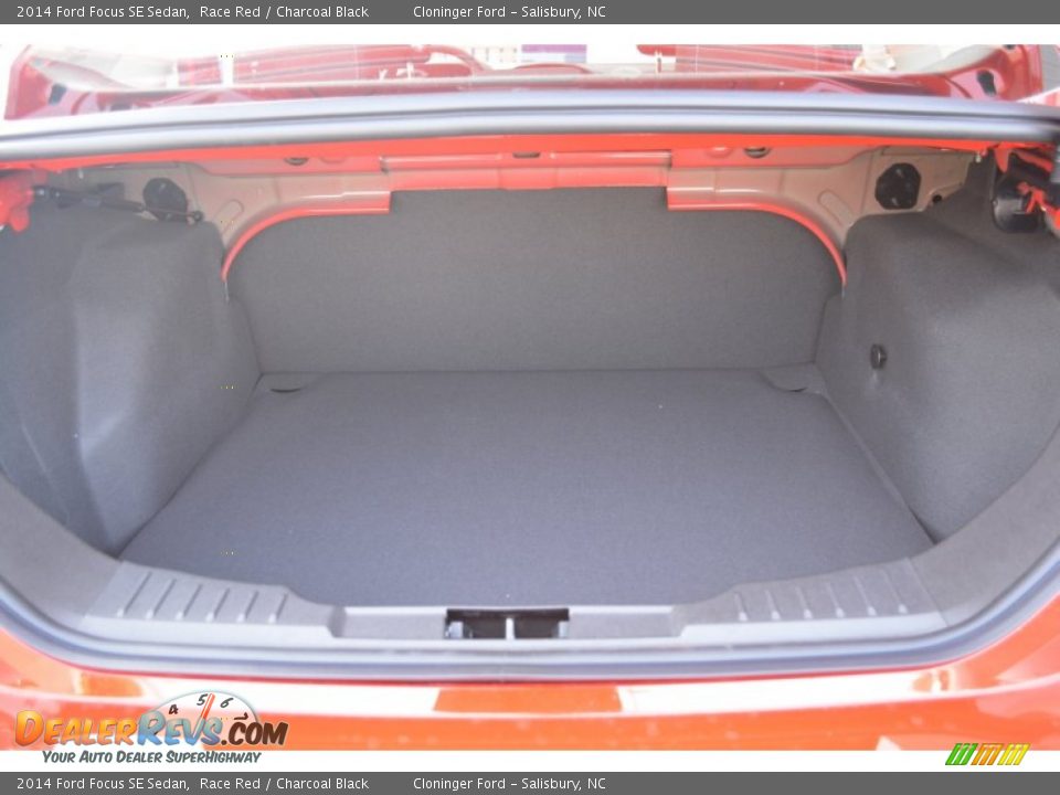 2014 Ford Focus SE Sedan Race Red / Charcoal Black Photo #9