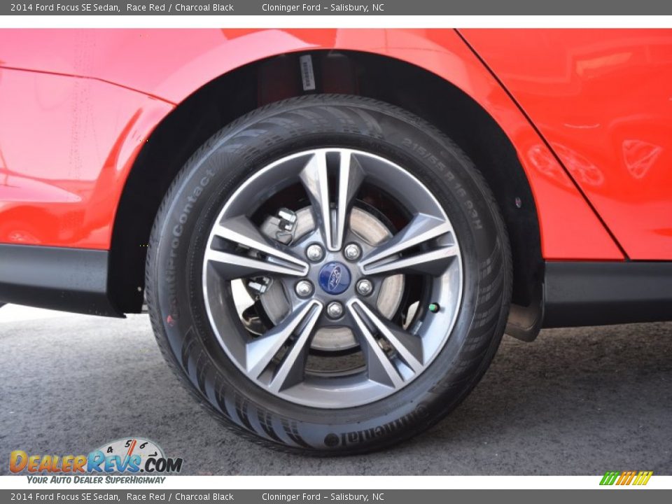 2014 Ford Focus SE Sedan Race Red / Charcoal Black Photo #10