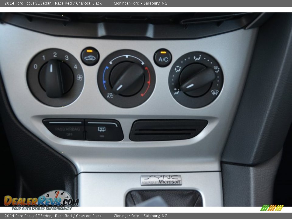 2014 Ford Focus SE Sedan Race Red / Charcoal Black Photo #13