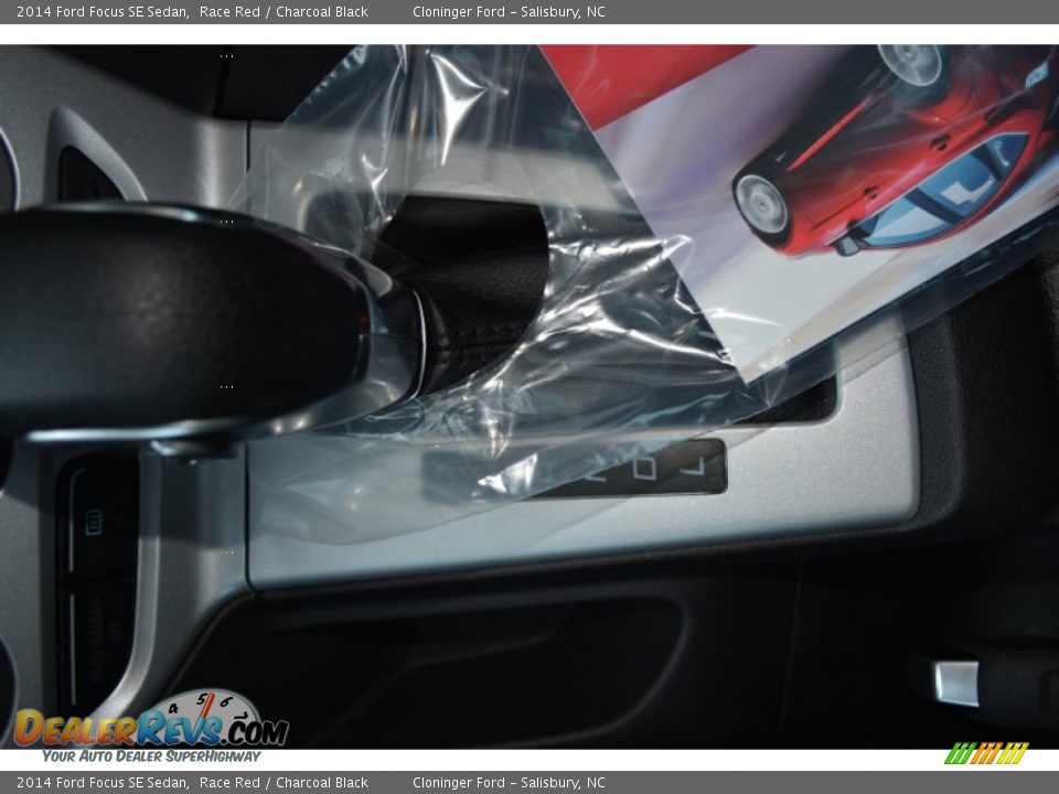 2014 Ford Focus SE Sedan Race Red / Charcoal Black Photo #15