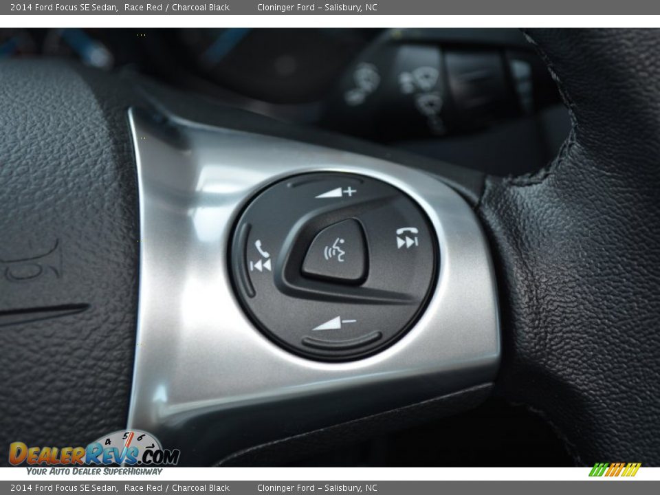2014 Ford Focus SE Sedan Race Red / Charcoal Black Photo #17