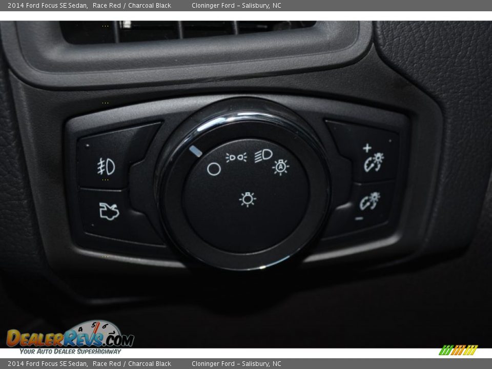 2014 Ford Focus SE Sedan Race Red / Charcoal Black Photo #19