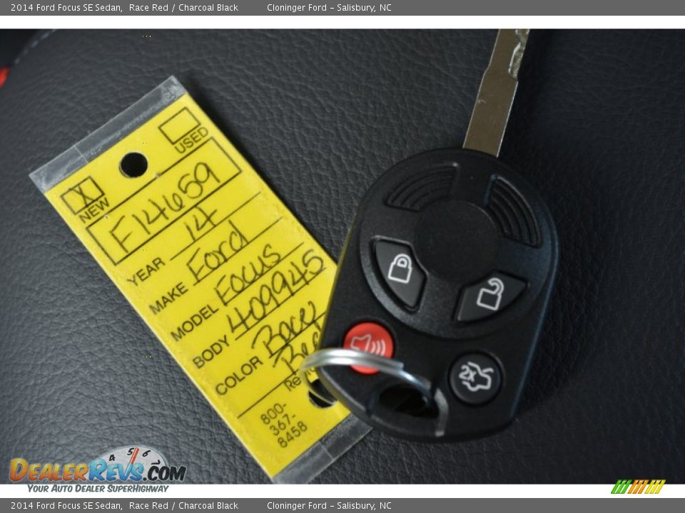 2014 Ford Focus SE Sedan Race Red / Charcoal Black Photo #20