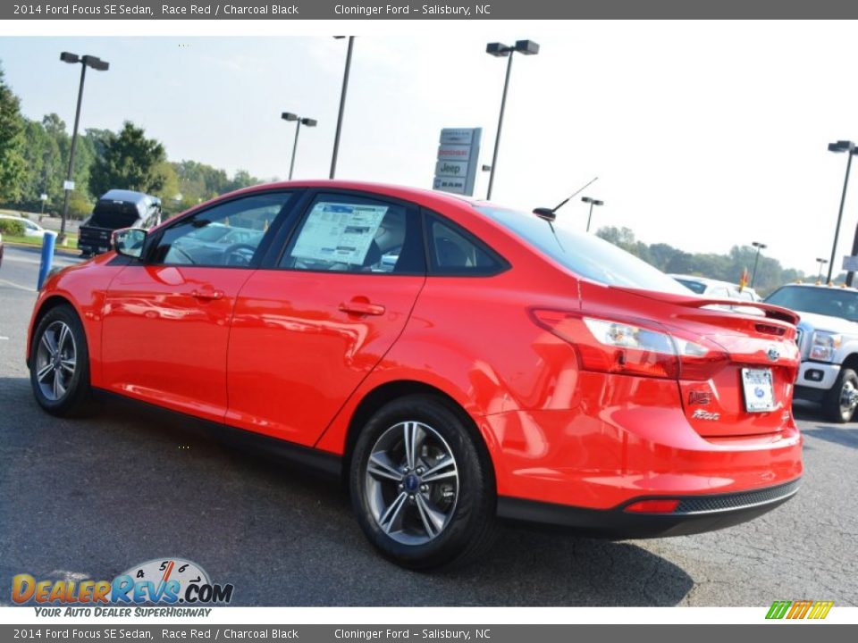 2014 Ford Focus SE Sedan Race Red / Charcoal Black Photo #21