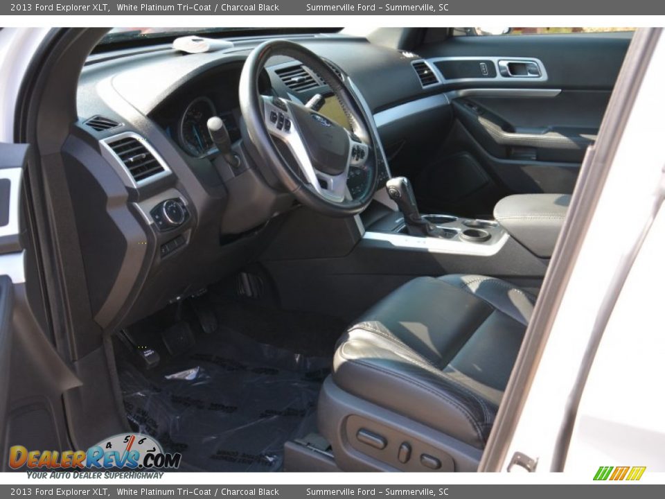 2013 Ford Explorer XLT White Platinum Tri-Coat / Charcoal Black Photo #10
